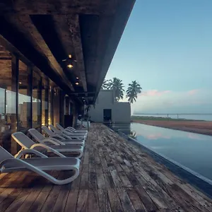 Hotel Pledge Scape Negombo